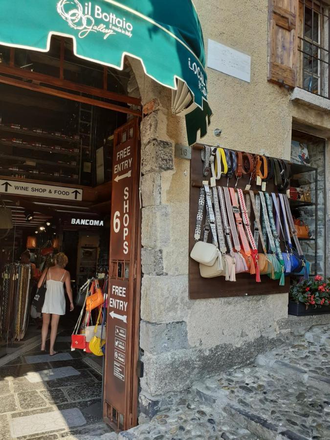 Casa In Riva Al Lago 瓦伦纳 外观 照片