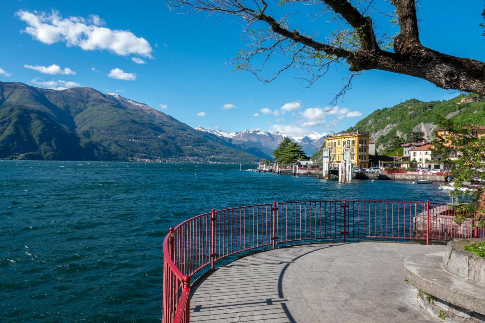 Casa In Riva Al Lago 瓦伦纳 外观 照片
