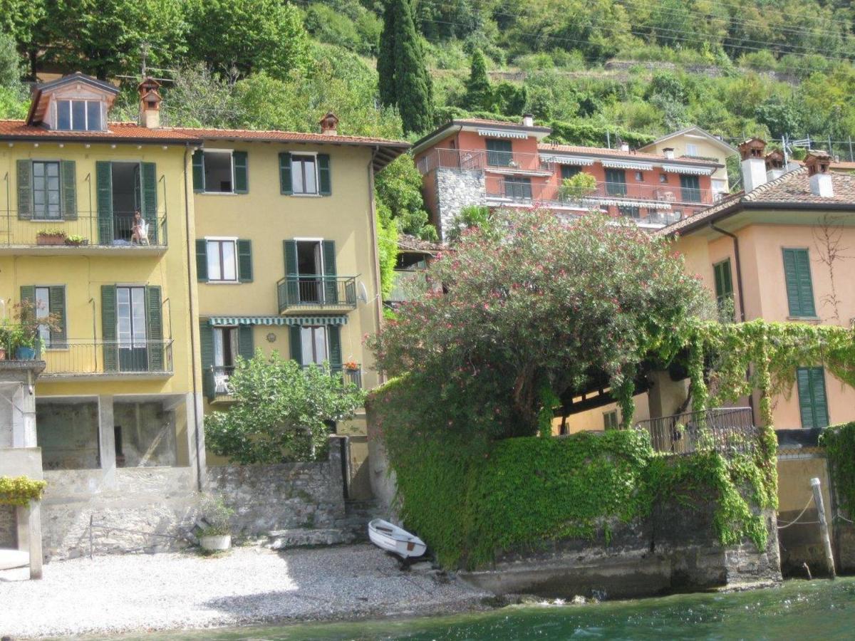Casa In Riva Al Lago 瓦伦纳 外观 照片