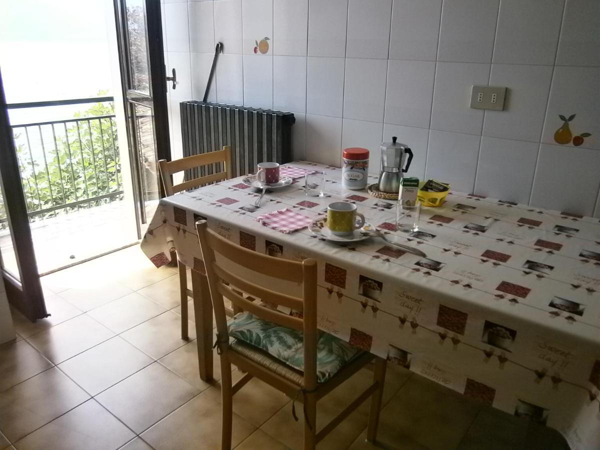 Casa In Riva Al Lago 瓦伦纳 外观 照片