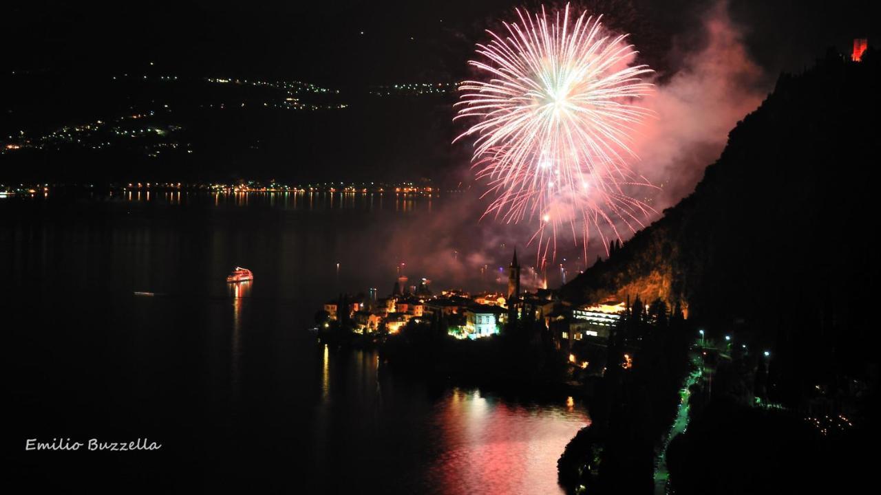 Casa In Riva Al Lago 瓦伦纳 外观 照片