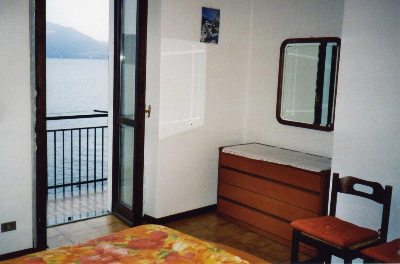 Casa In Riva Al Lago 瓦伦纳 外观 照片