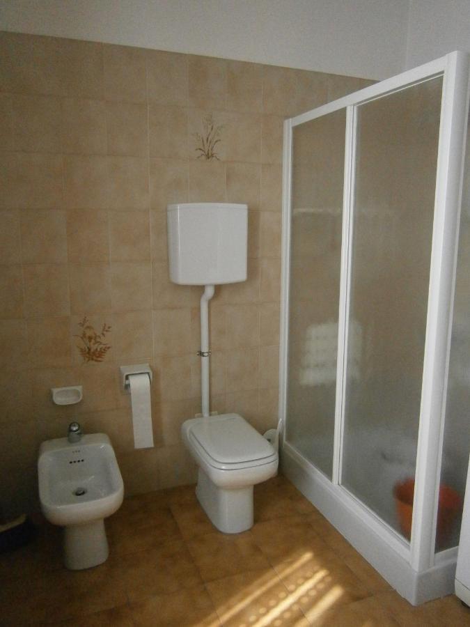 Casa In Riva Al Lago 瓦伦纳 外观 照片