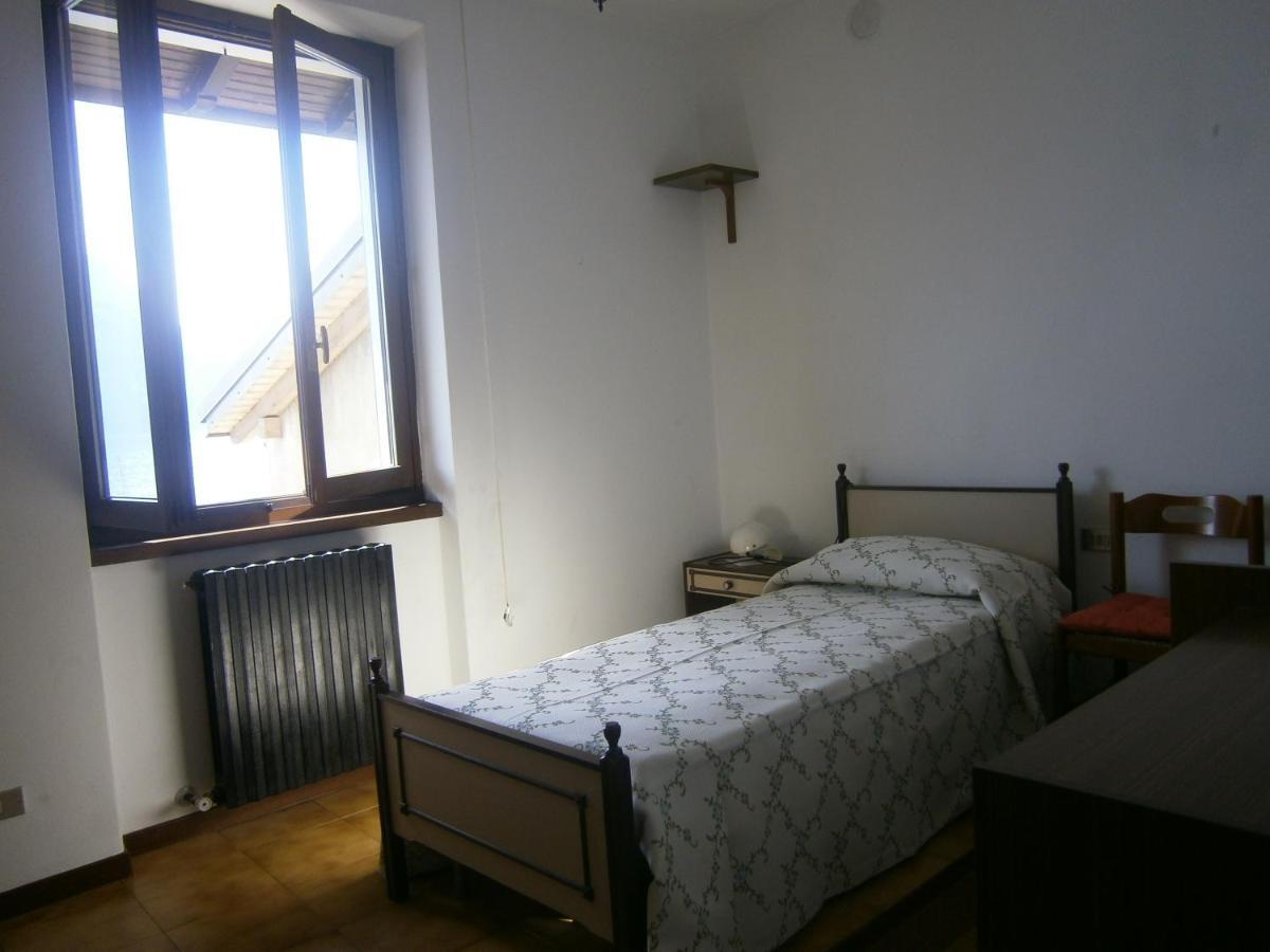 Casa In Riva Al Lago 瓦伦纳 外观 照片