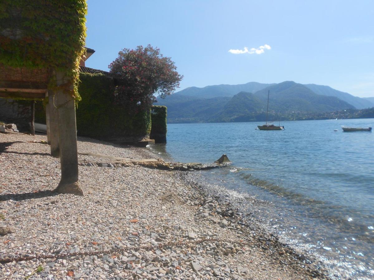 Casa In Riva Al Lago 瓦伦纳 外观 照片
