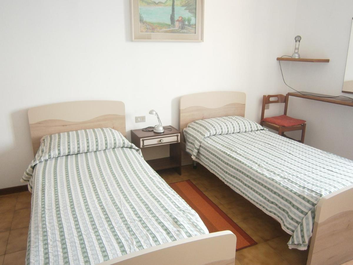 Casa In Riva Al Lago 瓦伦纳 外观 照片