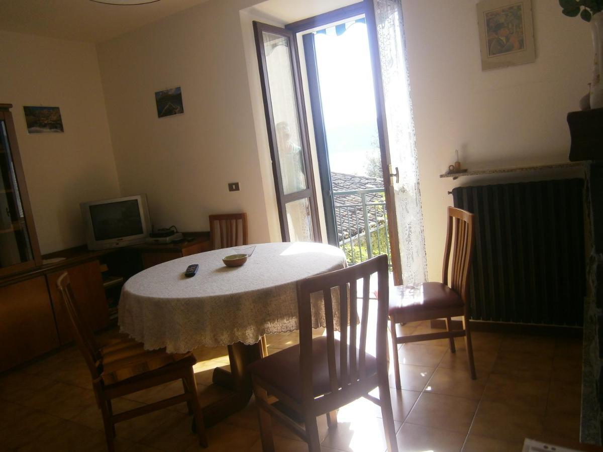 Casa In Riva Al Lago 瓦伦纳 外观 照片