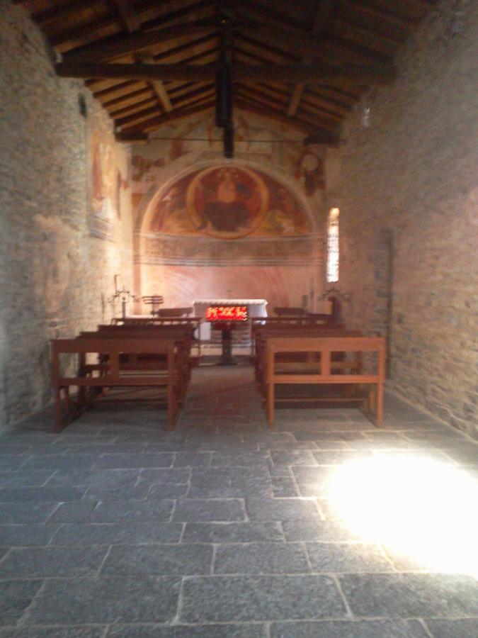 Casa In Riva Al Lago 瓦伦纳 外观 照片