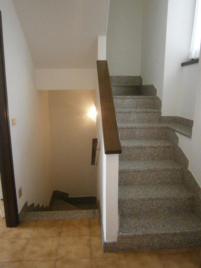Casa In Riva Al Lago 瓦伦纳 外观 照片