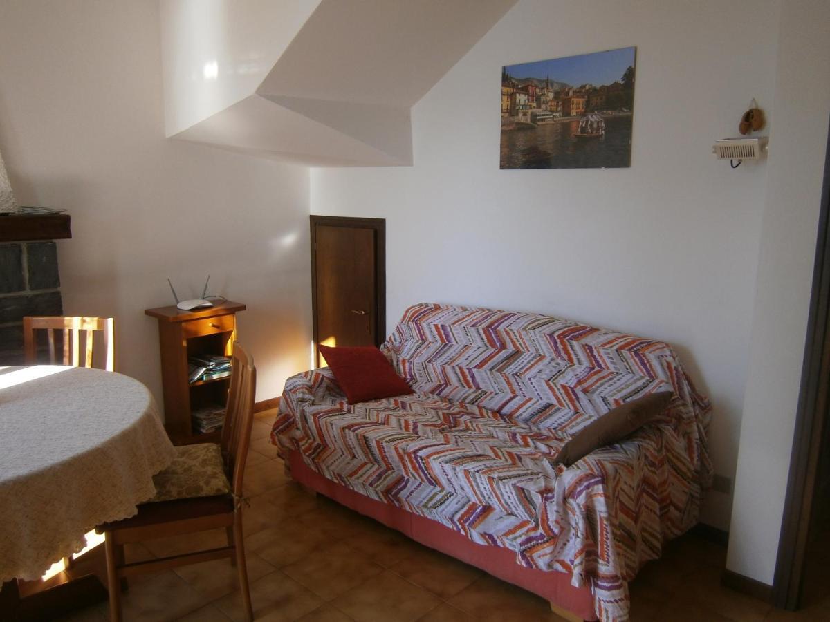 Casa In Riva Al Lago 瓦伦纳 外观 照片