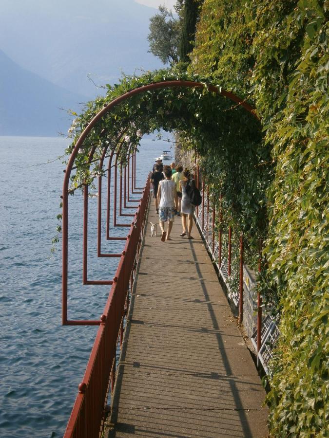 Casa In Riva Al Lago 瓦伦纳 外观 照片