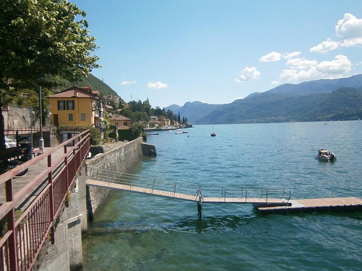 Casa In Riva Al Lago 瓦伦纳 外观 照片