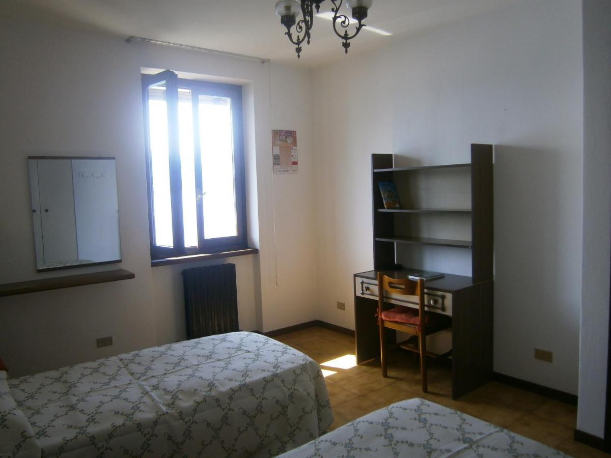 Casa In Riva Al Lago 瓦伦纳 外观 照片